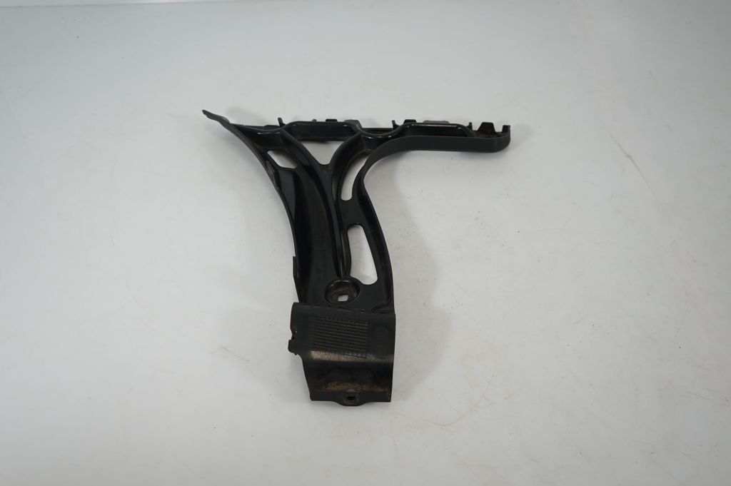 Rear bumper mounting bracket