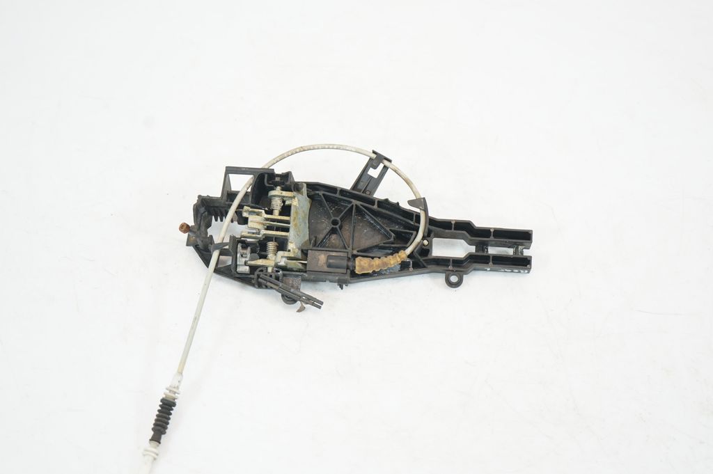 Rear door exterior handle/bracket (5)