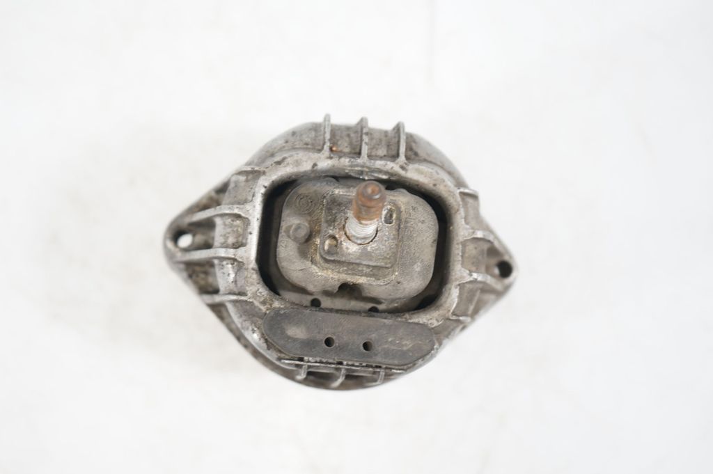 Engine mount bracket (7)