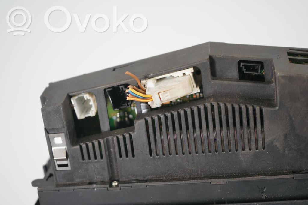 Climate control unit (6)