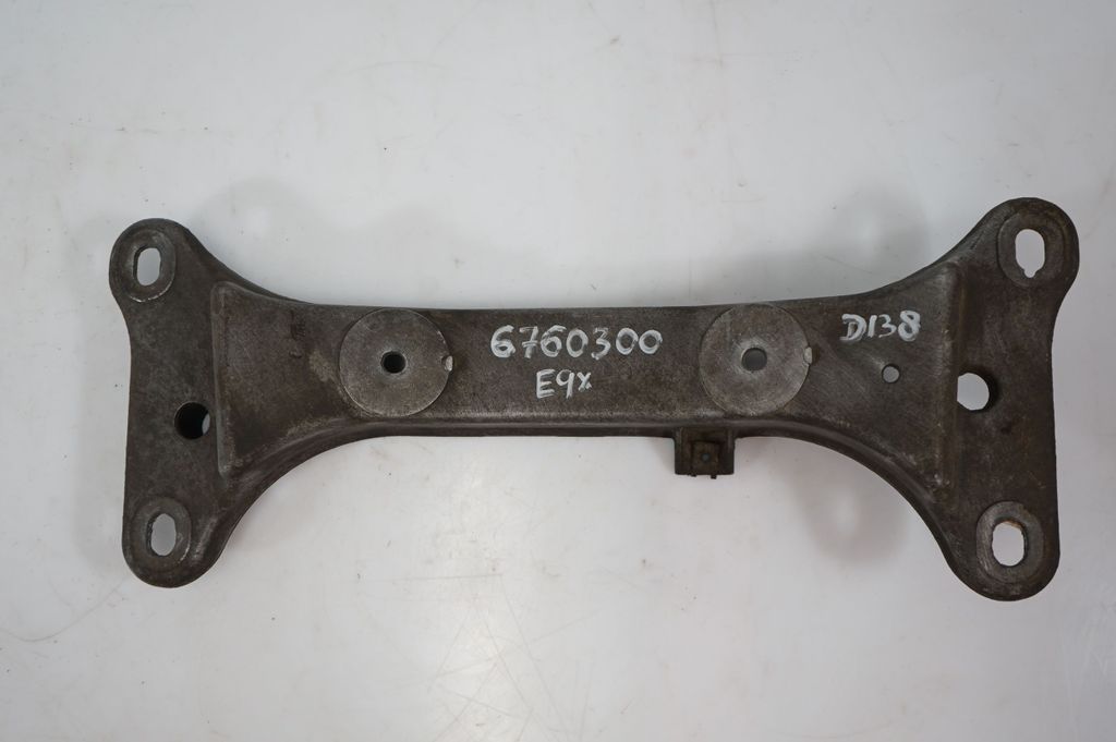 Gearbox mounting bracket (6)