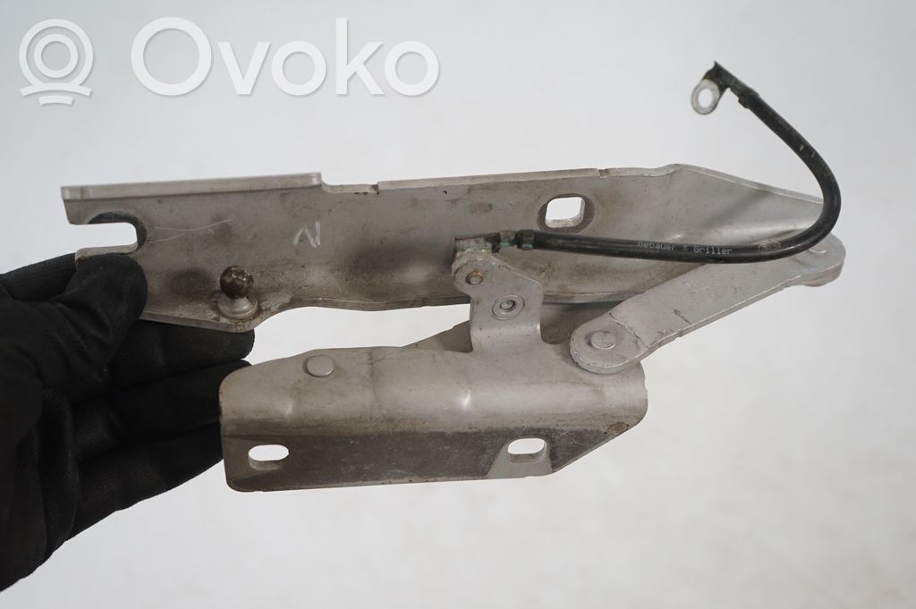 Engine bonnet/hood hinges (6)