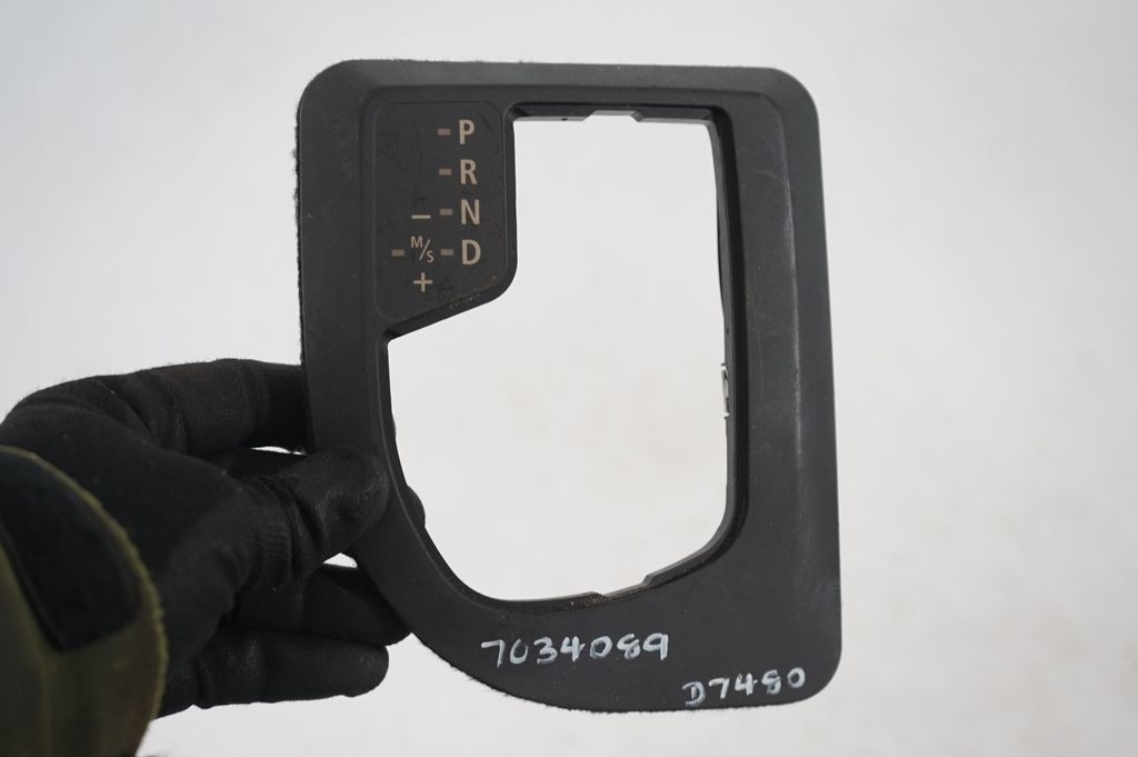 Gear shifter surround trim plastic (7)