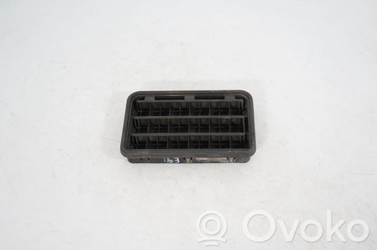 Quarter panel pressure vent