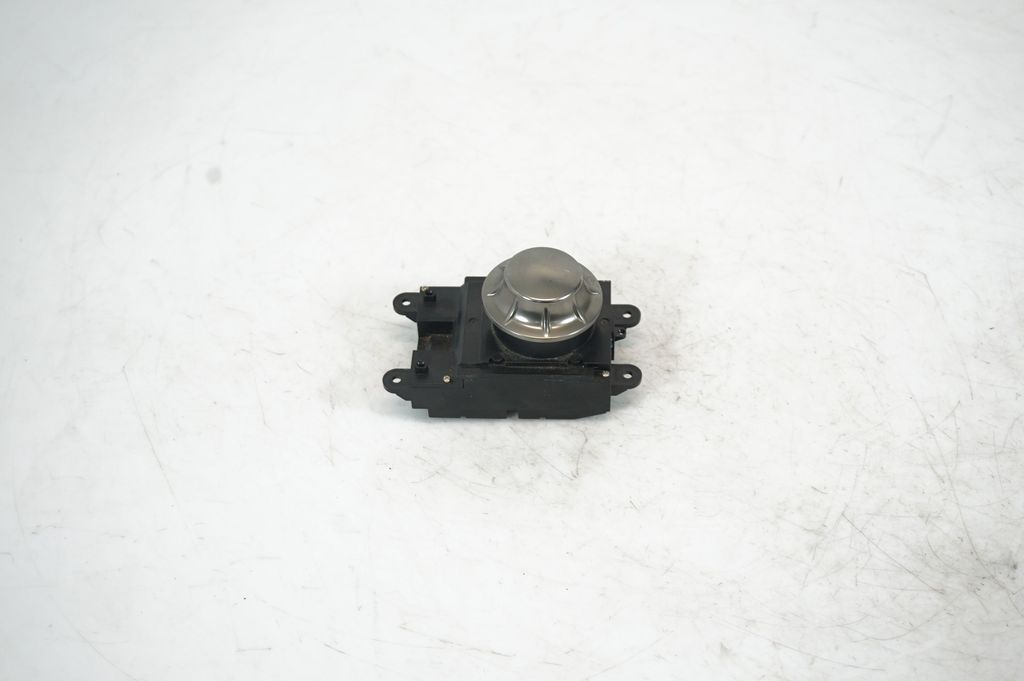 Multifunctional control switch/knob (2)