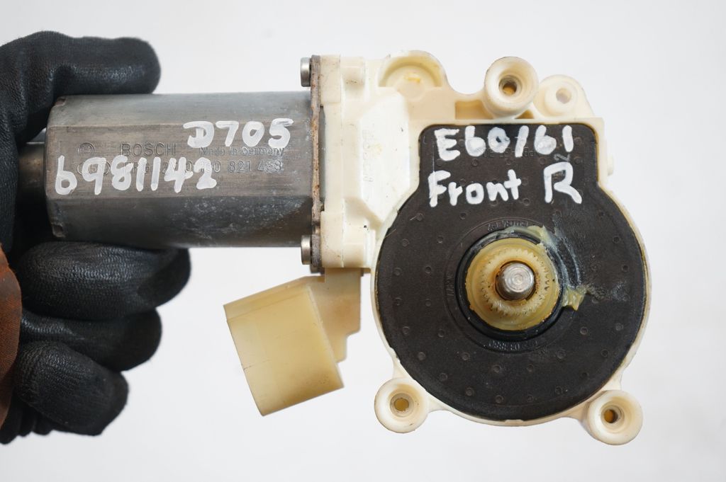 Front door window regulator with motor (8)