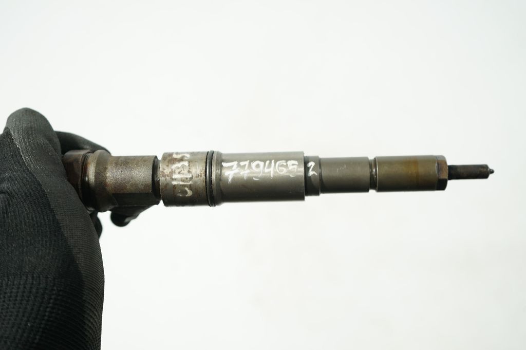 Fuel injector (7)