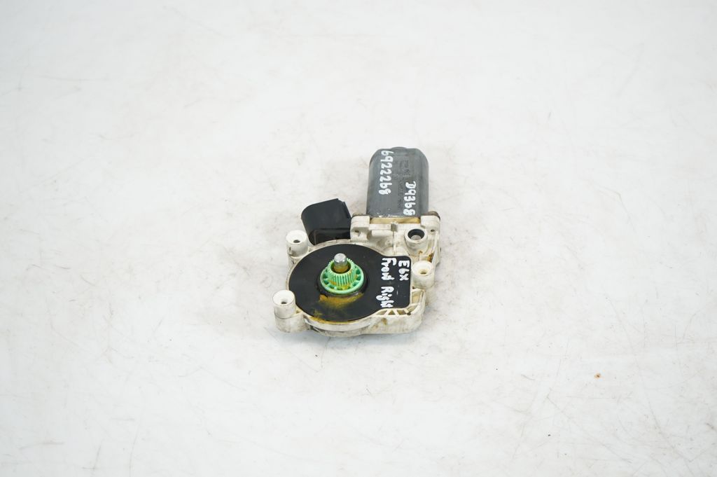 Front door window regulator with motor (2)