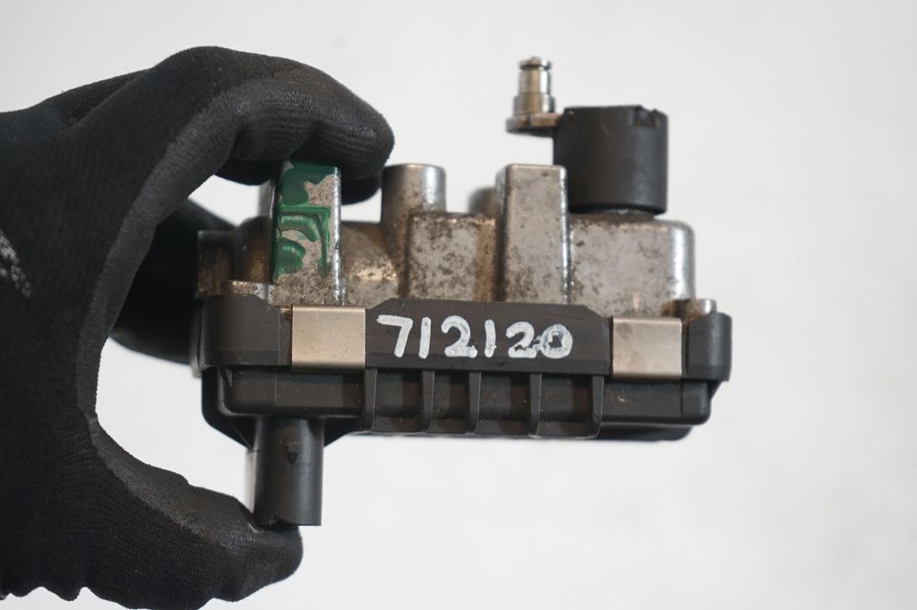 Turbine electric control actuator (9)