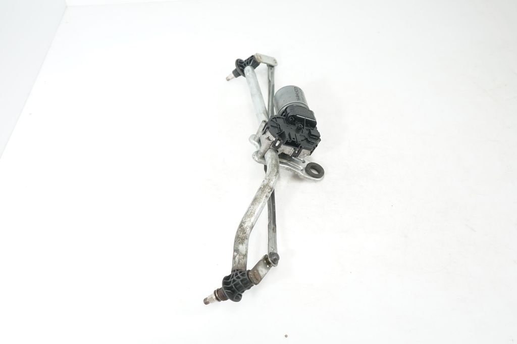 Front wiper linkage and motor (4)