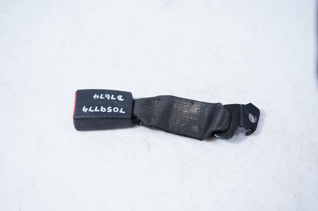 Rear seatbelt buckle (3)