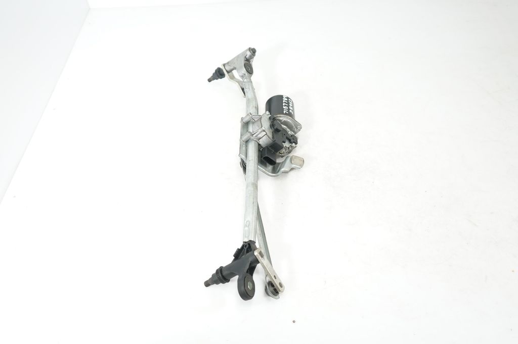 Front wiper linkage and motor (4)