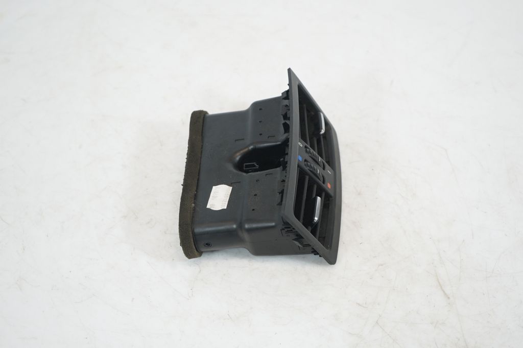 Rear air vent grill (4)