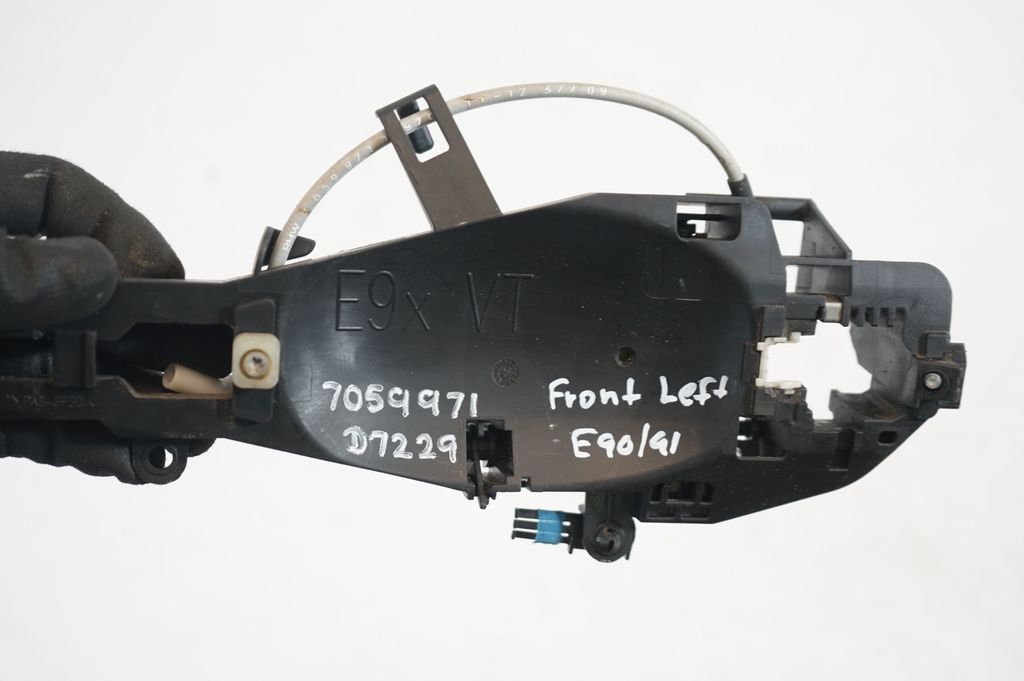 Front door exterior handle/bracket (7)