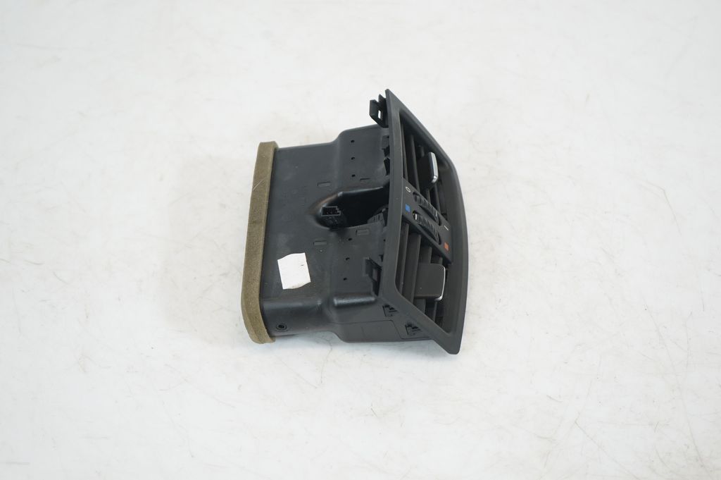 Rear air vent grill (4)