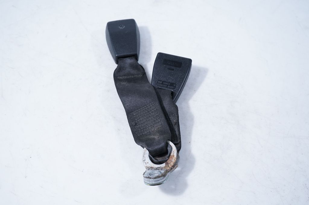 Rear seatbelt buckle (2)
