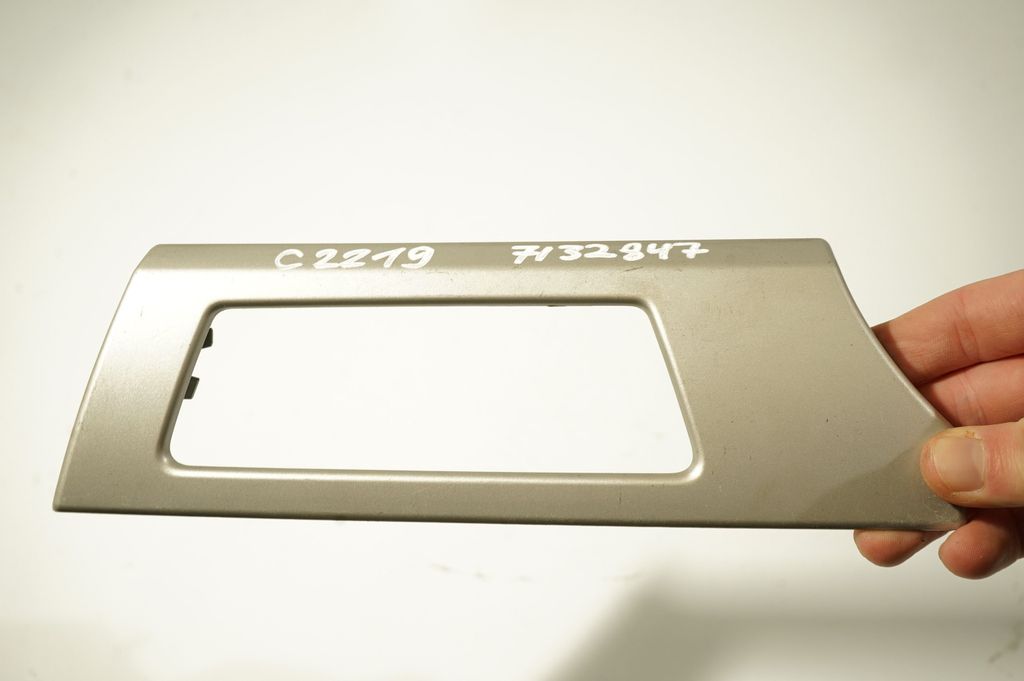 Dashboard glove box trim (8)