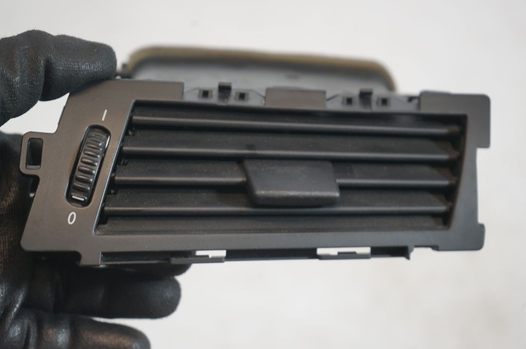 Dashboard side air vent grill/cover trim (7)