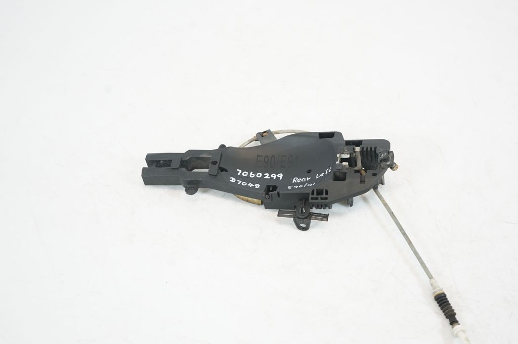 Rear door exterior handle/bracket