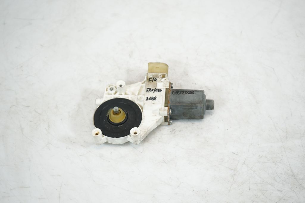 Front door window regulator with motor