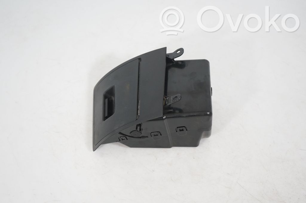 Glove box (2)