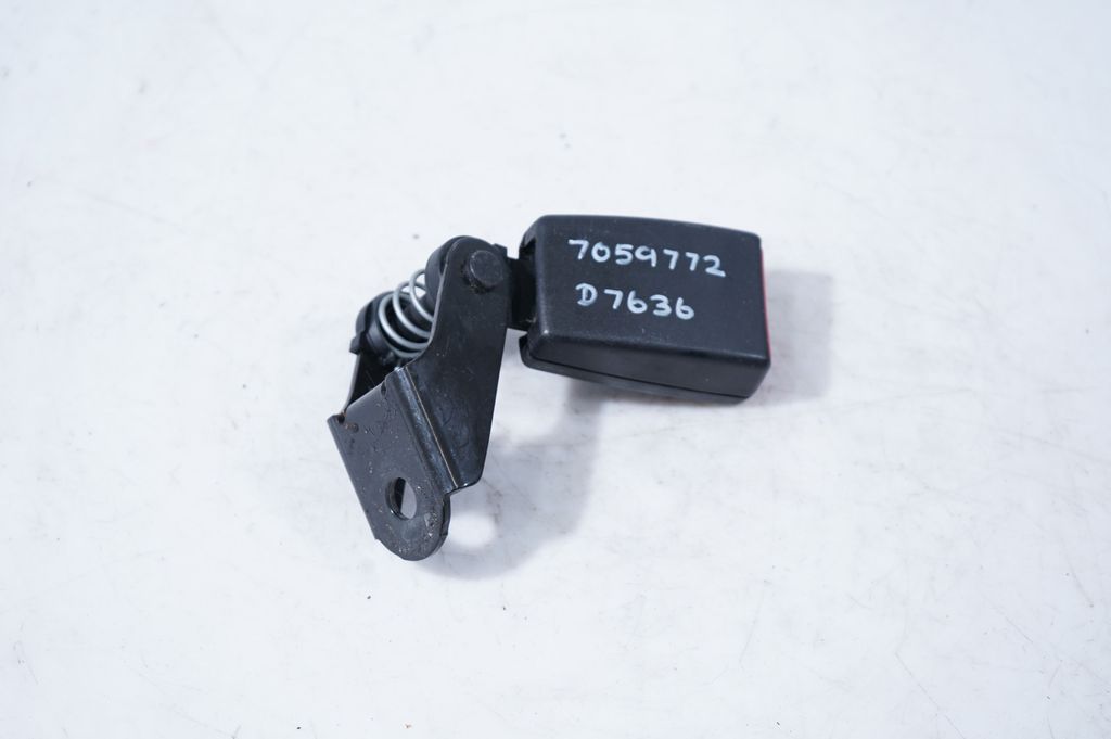 Rear seatbelt buckle