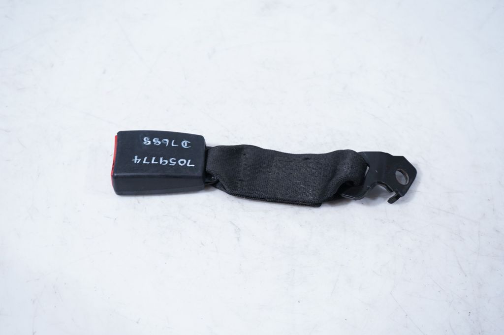 Rear seatbelt buckle (3)