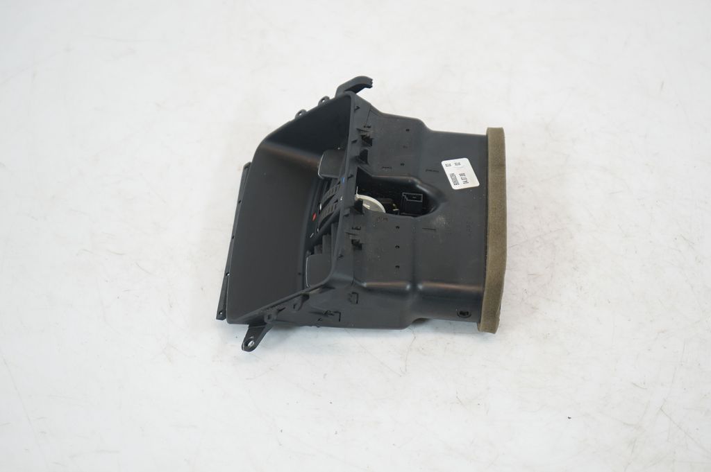 Rear air vent grill (2)