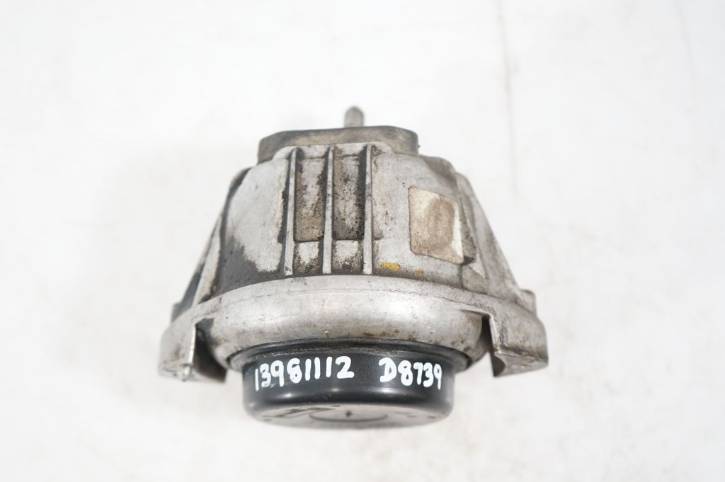 Engine mount bracket (8)