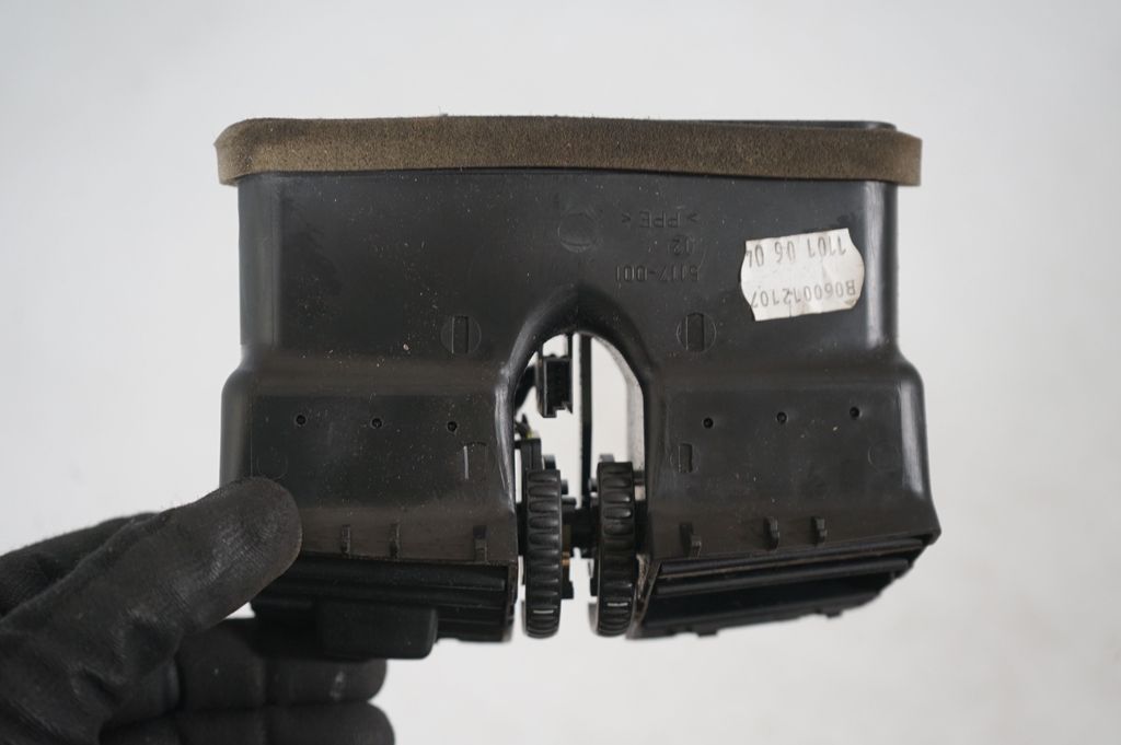 Rear air vent grill (6)