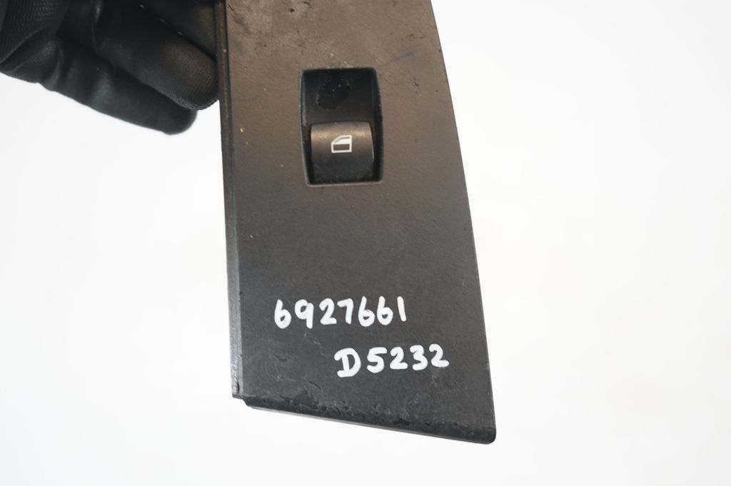 Electric window control switch (9)