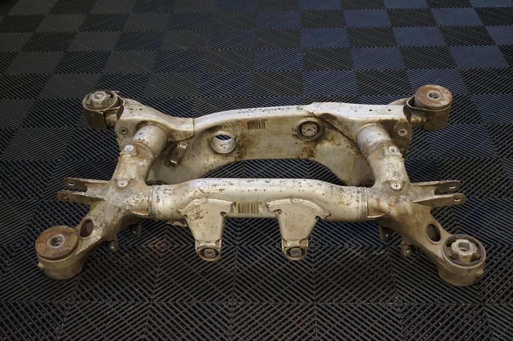 Rear subframe (3)