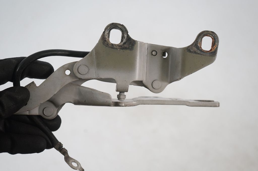 Engine bonnet/hood hinges (6)