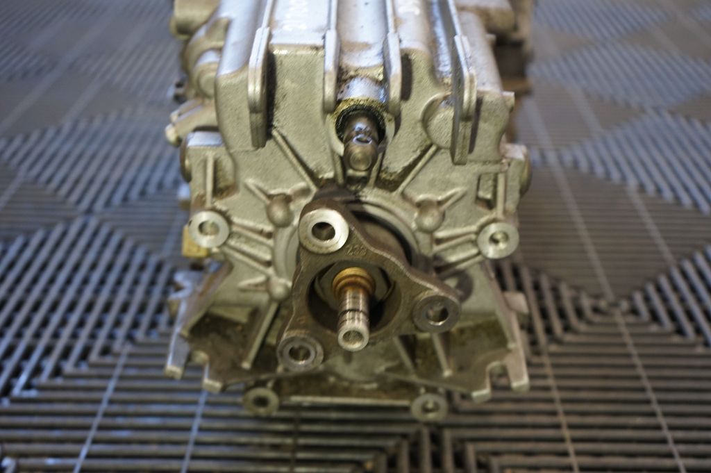 Manual 6 speed gearbox (8)