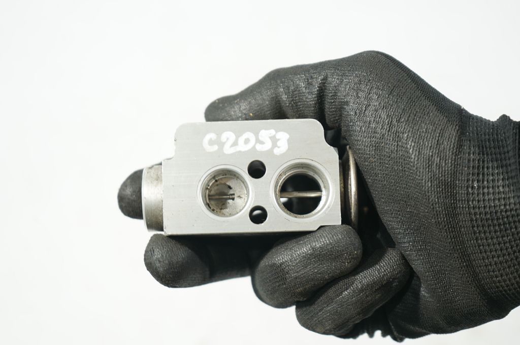 Air conditioning (A/C) expansion valve (10)