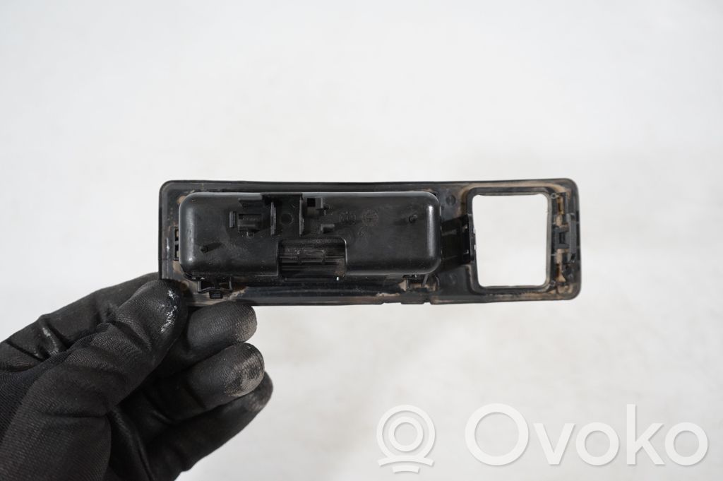 Dashboard lower bottom trim panel (6)