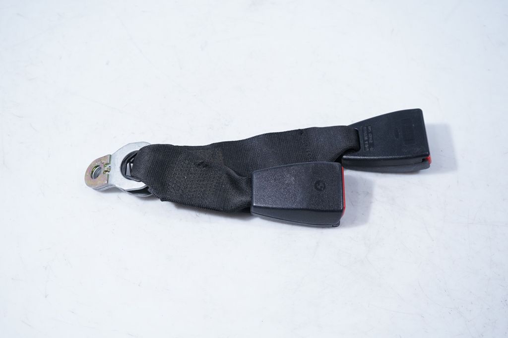 Middle seatbelt buckle (rear) (3)