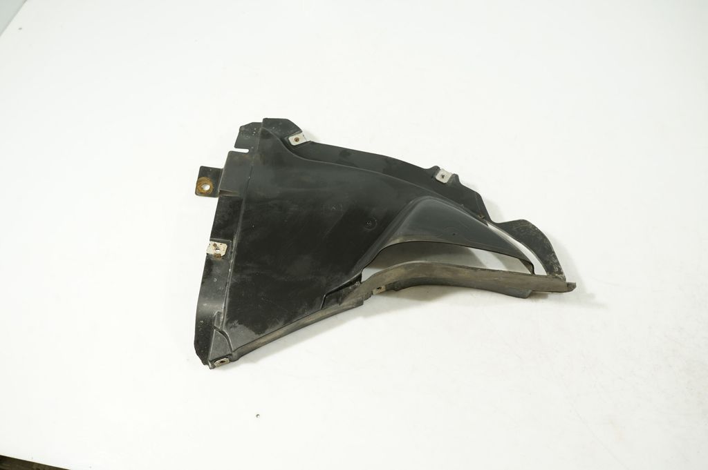 Front wheel arch liner splash guards
