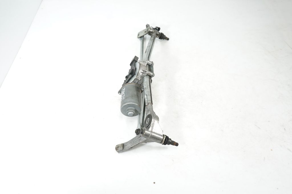 Front wiper linkage and motor (2)