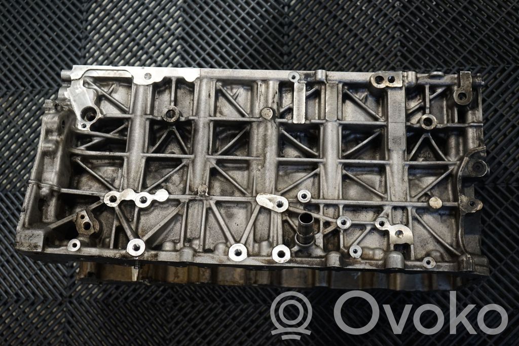 Engine block (10)