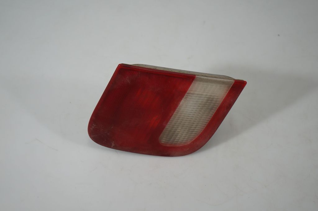 Tailgate rear/tail lights (3)