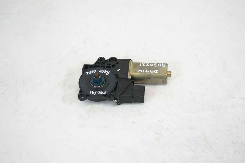 Rear door window regulator with motor (3)