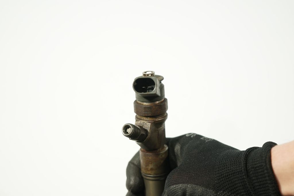 Fuel injector (6)
