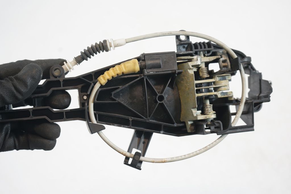 Rear door exterior handle/bracket (6)