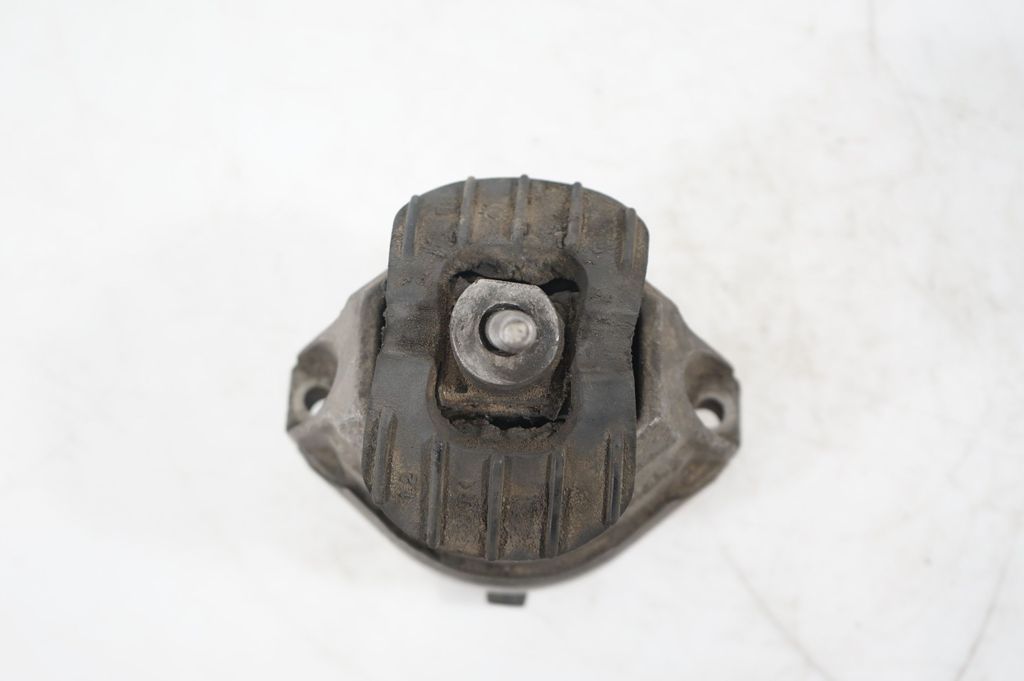 Engine mount bracket (7)