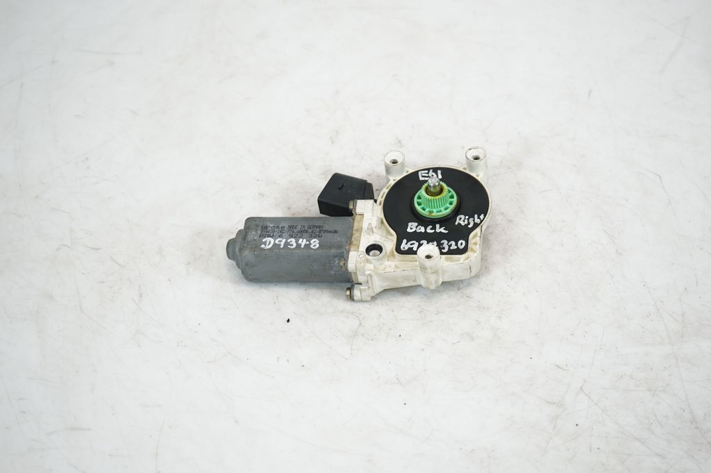 Rear door window regulator with motor