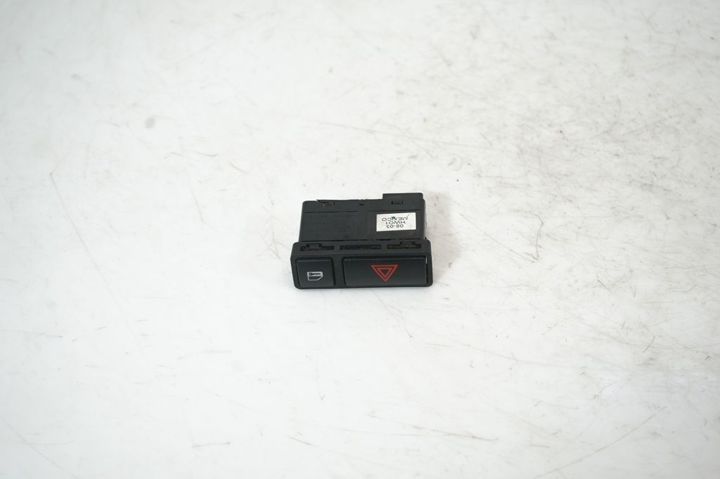 Hazard light switch (5)