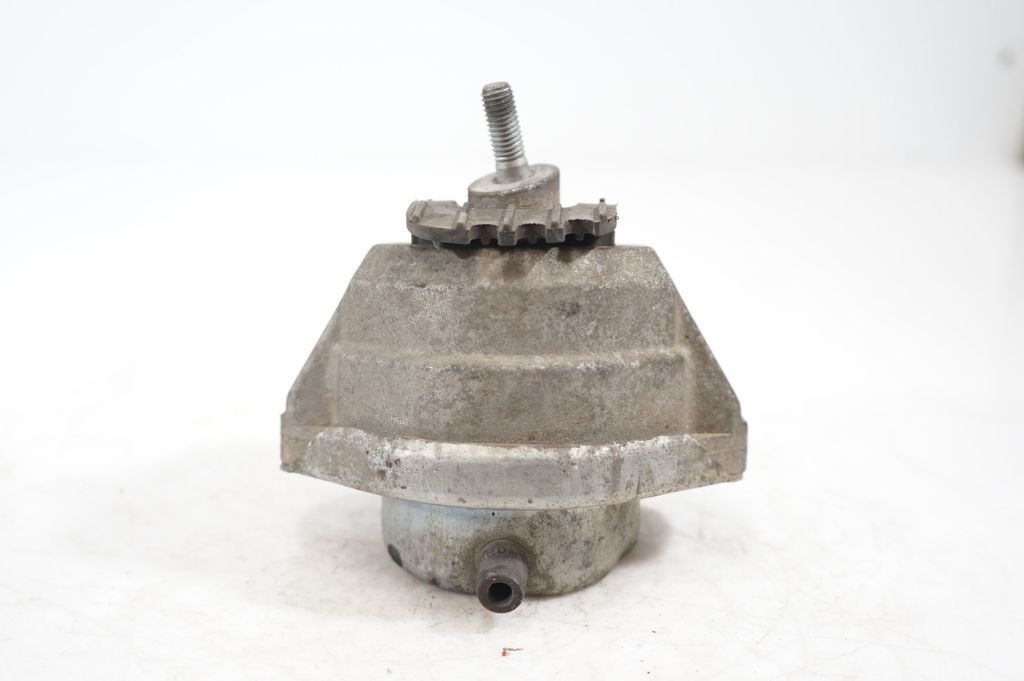 Engine mount bracket (4)