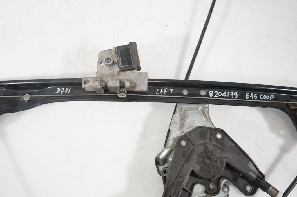 Front door window regulator with motor (8)