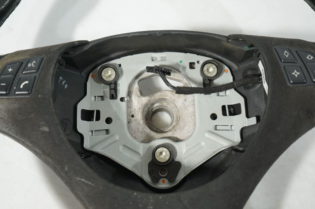 Steering wheel (6)